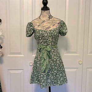 Green Princess Sleeve & Buttons Summer Dress